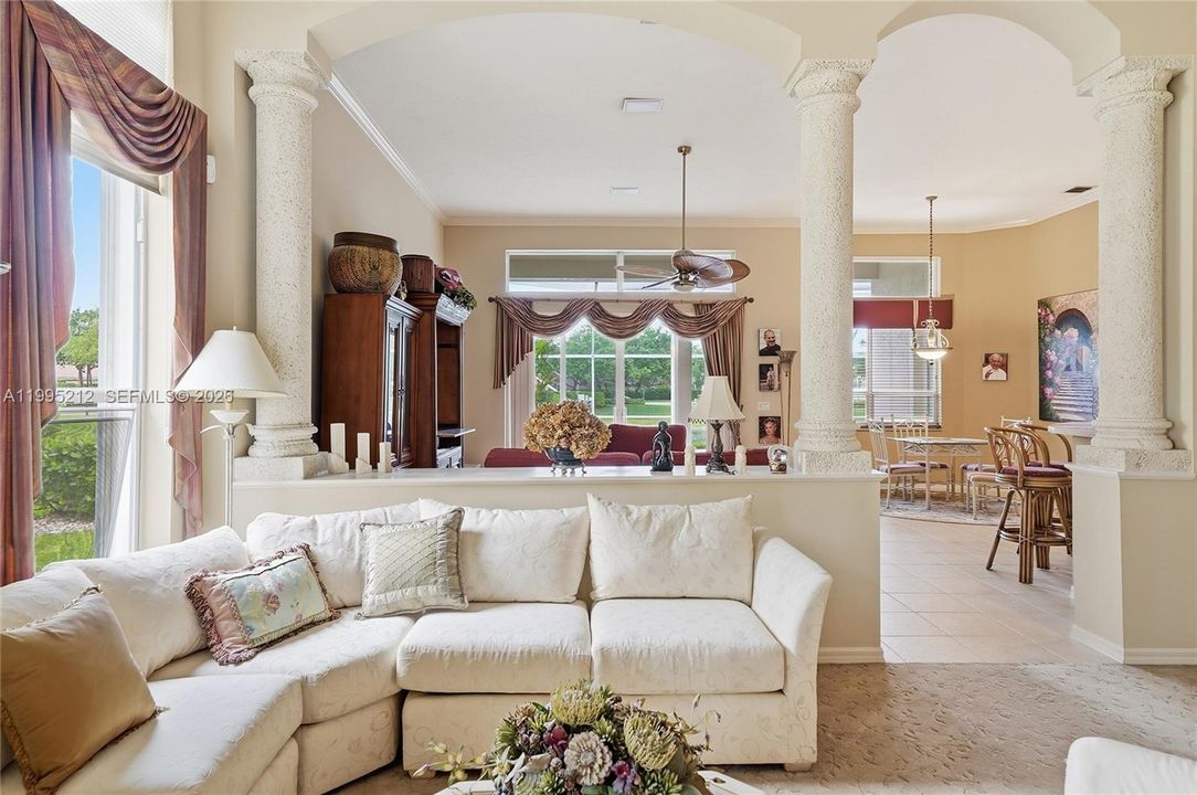 Vendido Recientemente: $950,000 (4 camas, 3 baños, 2525 Pies cuadrados)