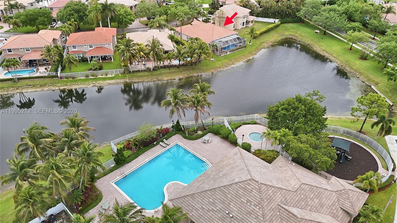 Vendido Recientemente: $950,000 (4 camas, 3 baños, 2525 Pies cuadrados)