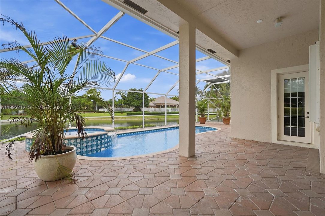 Vendido Recientemente: $950,000 (4 camas, 3 baños, 2525 Pies cuadrados)