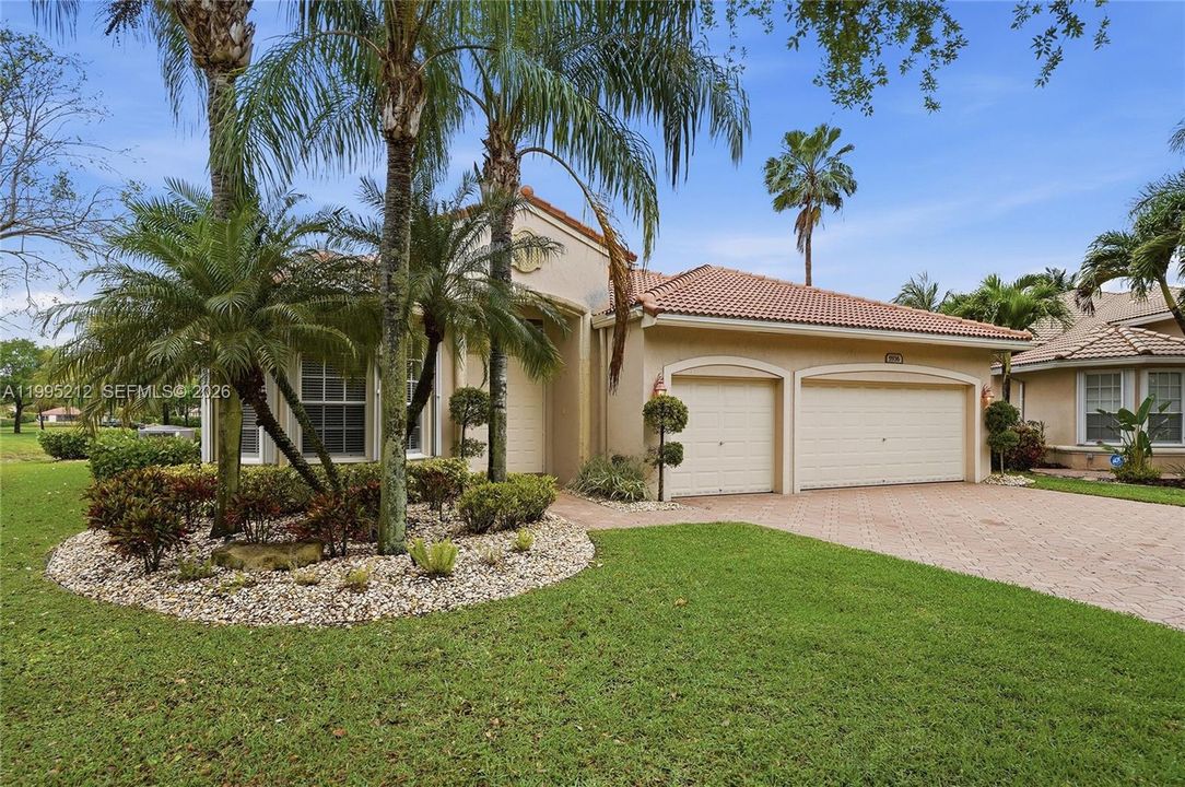 Vendido Recientemente: $950,000 (4 camas, 3 baños, 2525 Pies cuadrados)