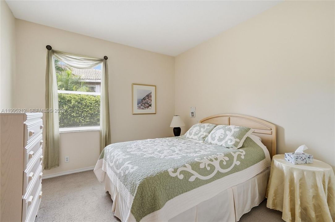 Vendido Recientemente: $950,000 (4 camas, 3 baños, 2525 Pies cuadrados)