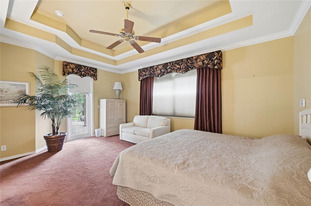 Vendido Recientemente: $950,000 (4 camas, 3 baños, 2525 Pies cuadrados)
