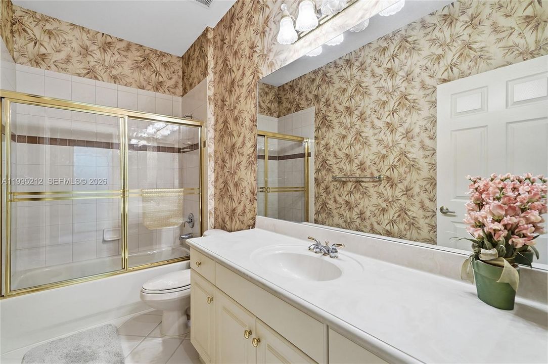 Vendido Recientemente: $950,000 (4 camas, 3 baños, 2525 Pies cuadrados)