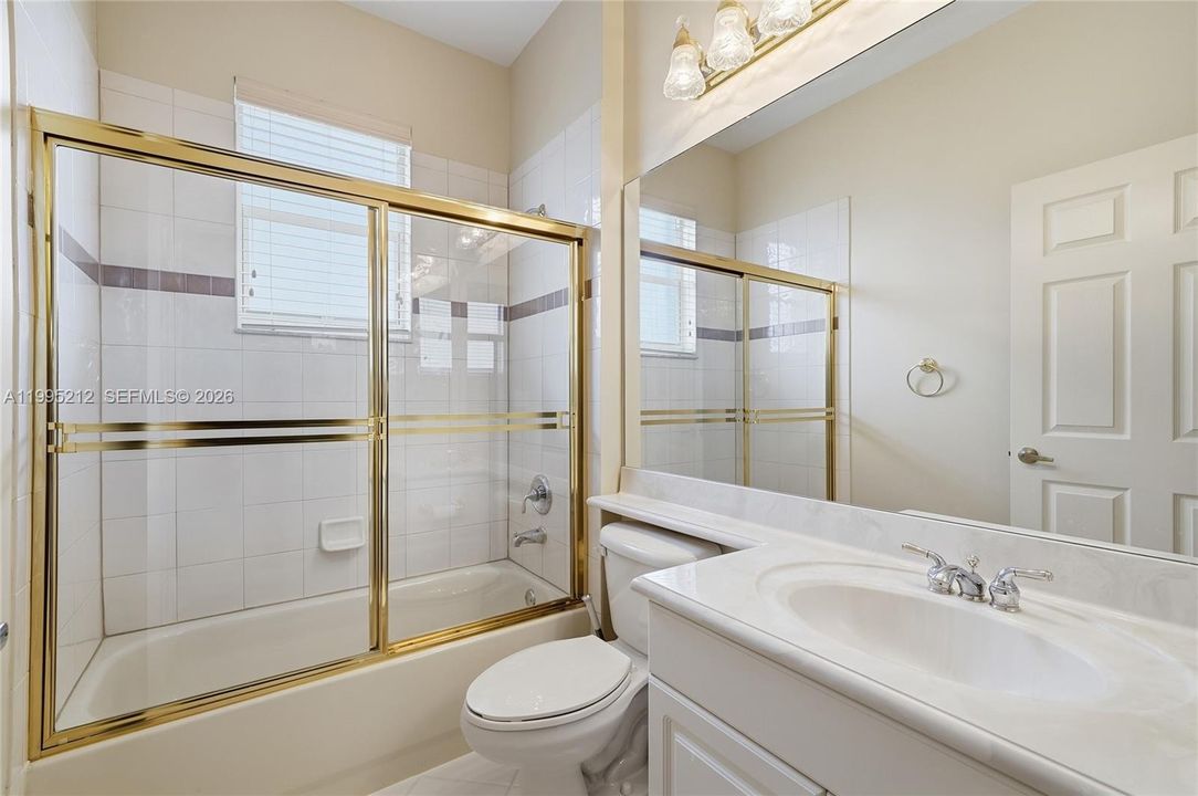 Vendido Recientemente: $950,000 (4 camas, 3 baños, 2525 Pies cuadrados)