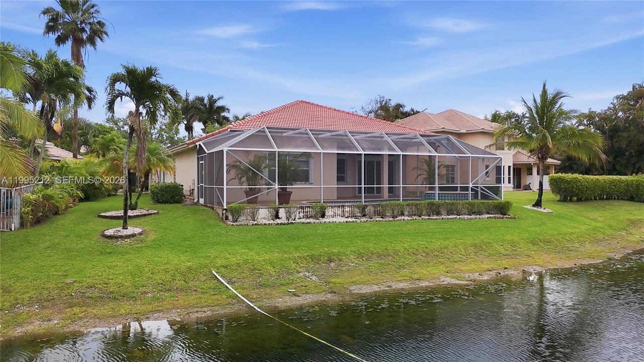 Vendido Recientemente: $950,000 (4 camas, 3 baños, 2525 Pies cuadrados)