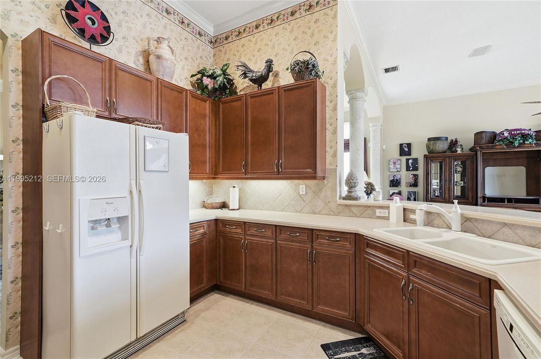 Vendido Recientemente: $950,000 (4 camas, 3 baños, 2525 Pies cuadrados)