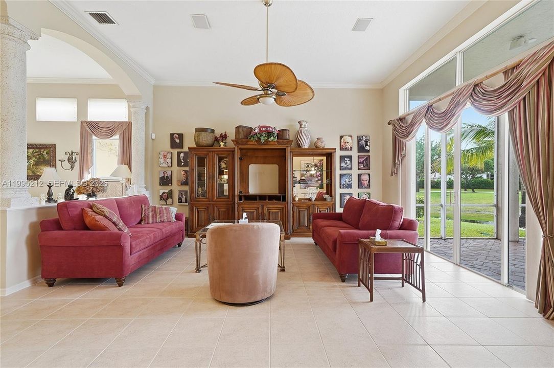 Vendido Recientemente: $950,000 (4 camas, 3 baños, 2525 Pies cuadrados)