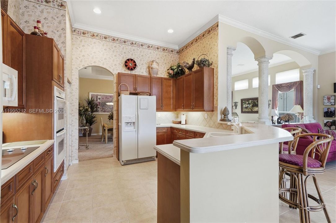 Vendido Recientemente: $950,000 (4 camas, 3 baños, 2525 Pies cuadrados)