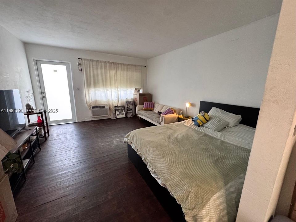 Active With Contract: $160,000 (0 beds, 1 baths, 420 Square Feet)