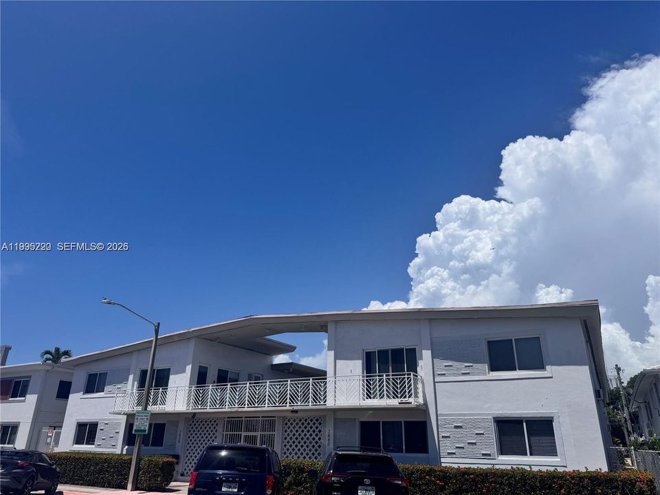 Active With Contract: $160,000 (0 beds, 1 baths, 420 Square Feet)