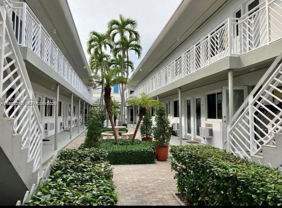 Active With Contract: $160,000 (0 beds, 1 baths, 420 Square Feet)