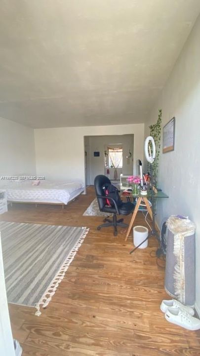 Active With Contract: $160,000 (0 beds, 1 baths, 420 Square Feet)