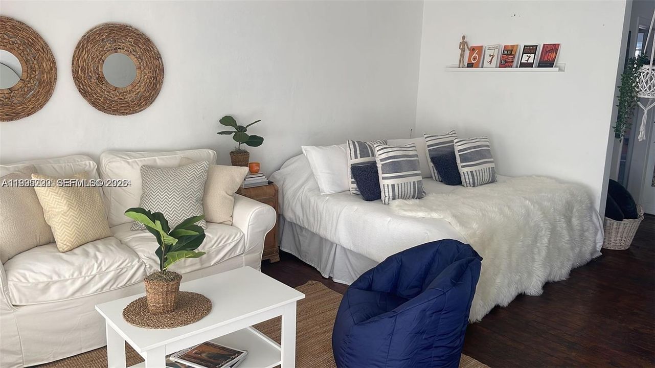 Active With Contract: $160,000 (0 beds, 1 baths, 420 Square Feet)