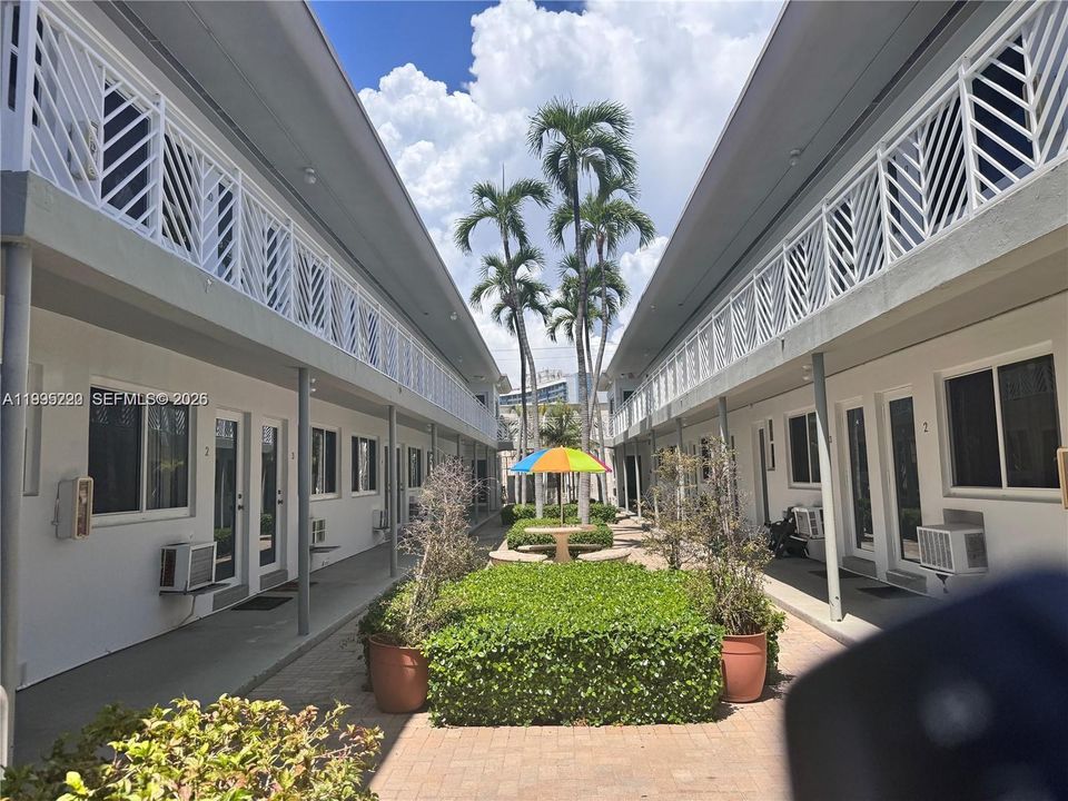 Active With Contract: $160,000 (0 beds, 1 baths, 420 Square Feet)