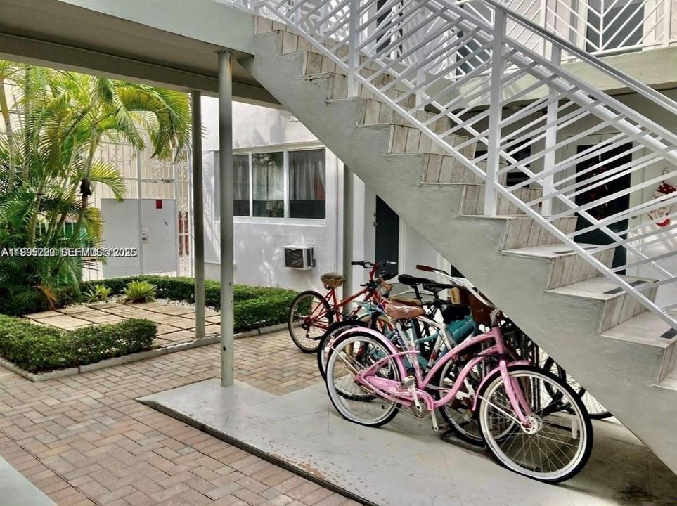 Active With Contract: $160,000 (0 beds, 1 baths, 420 Square Feet)