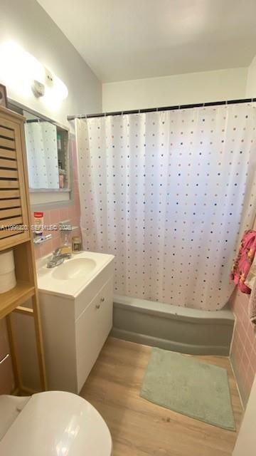 Active With Contract: $160,000 (0 beds, 1 baths, 420 Square Feet)