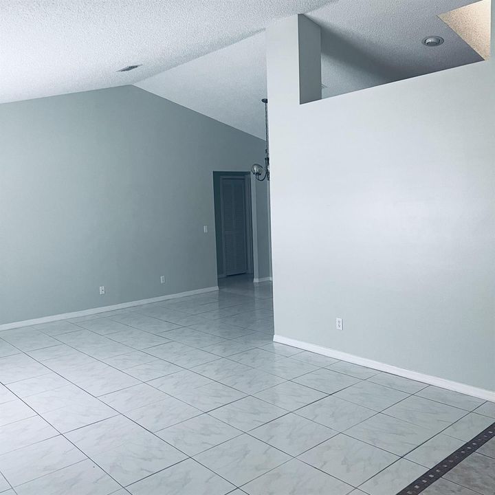 DOROTHY LIVING RM
