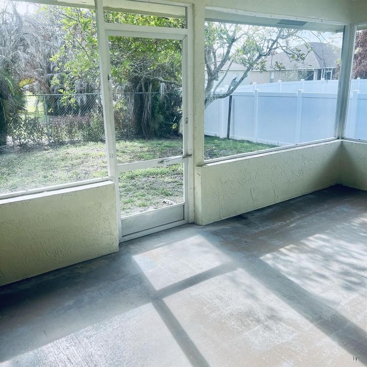 DOROTHY SCRD PORCH AGAON