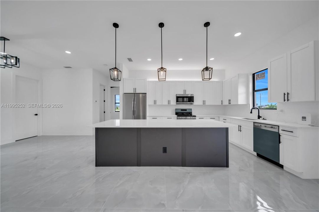 На продажу: $430,000 (4 спален, 3 ванн, 1778 Квадратных фут)