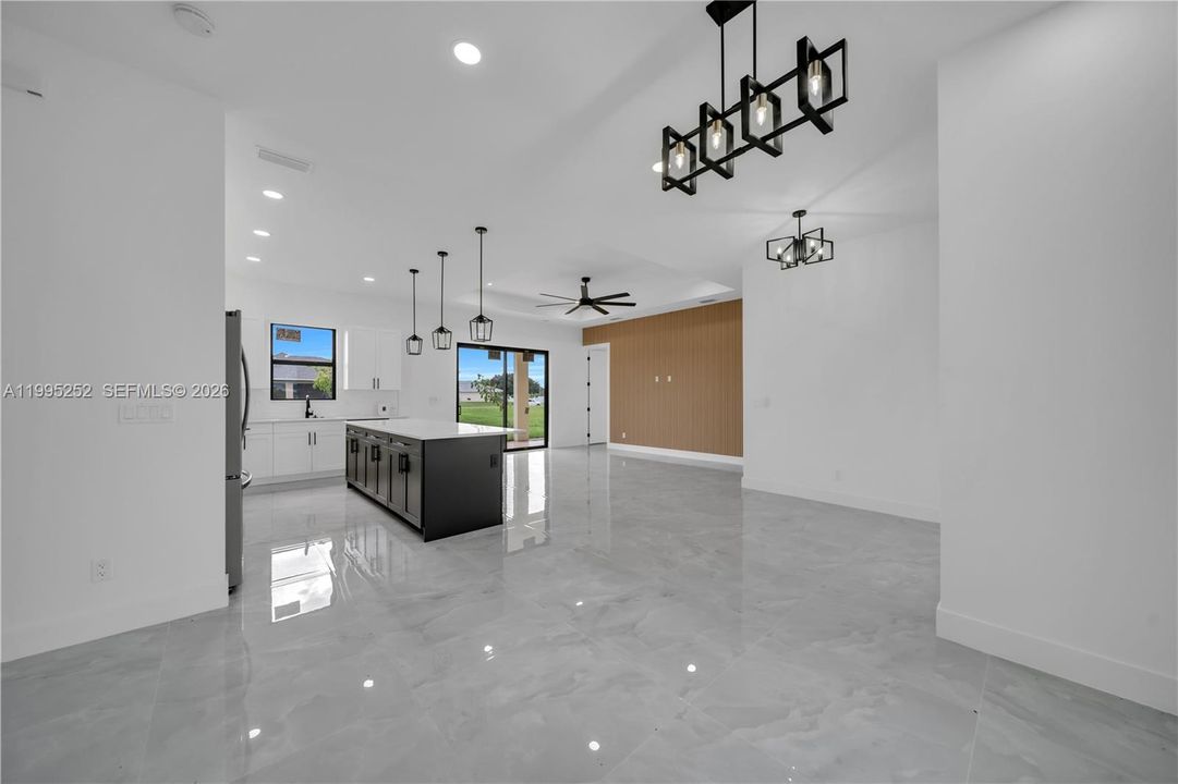 На продажу: $430,000 (4 спален, 3 ванн, 1778 Квадратных фут)
