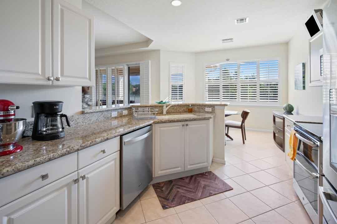 2371 SW Carriage Hill Terrace Unit 202-3