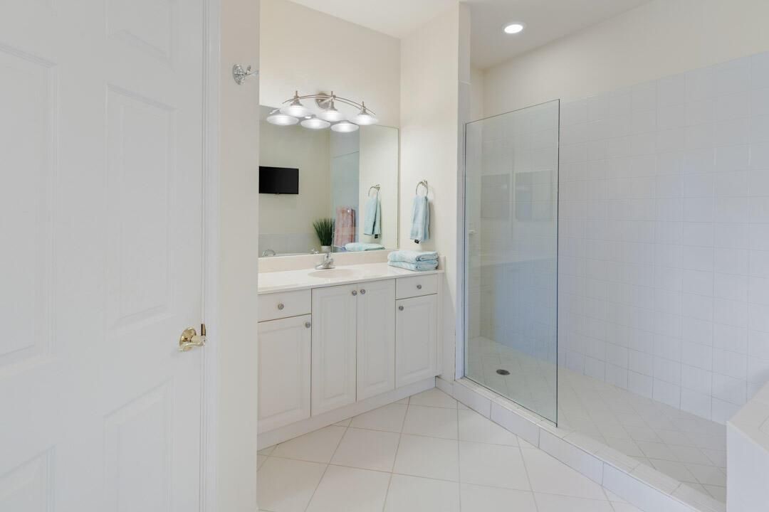 2371 SW Carriage Hill Terrace Unit 202-2