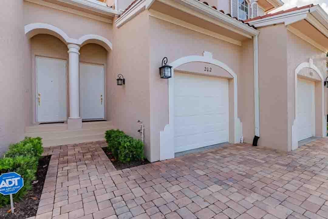 2371 SW Carriage Hill Terrace Unit 202-1