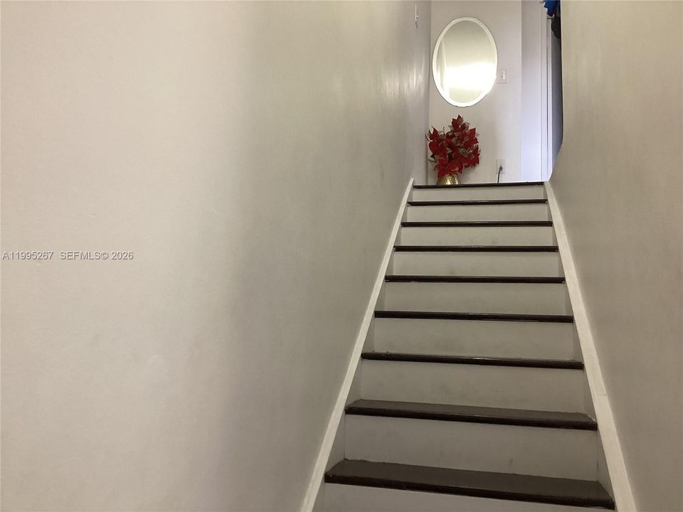 For Sale: $290,000 (2 beds, 1 baths, 971 Square Feet)