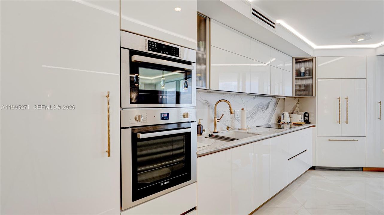 For Sale: $1,595,000 (3 beds, 2 baths, 1820 Square Feet)