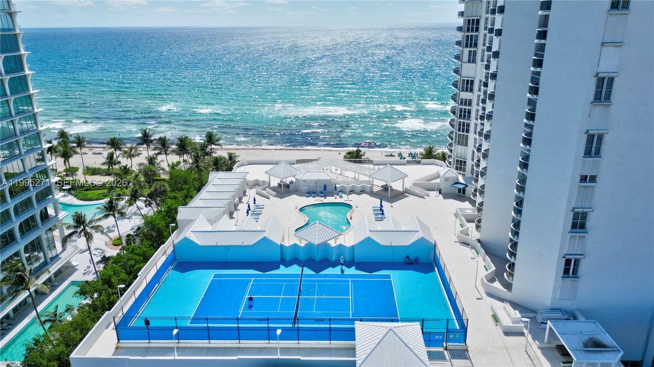For Sale: $1,595,000 (3 beds, 2 baths, 1820 Square Feet)