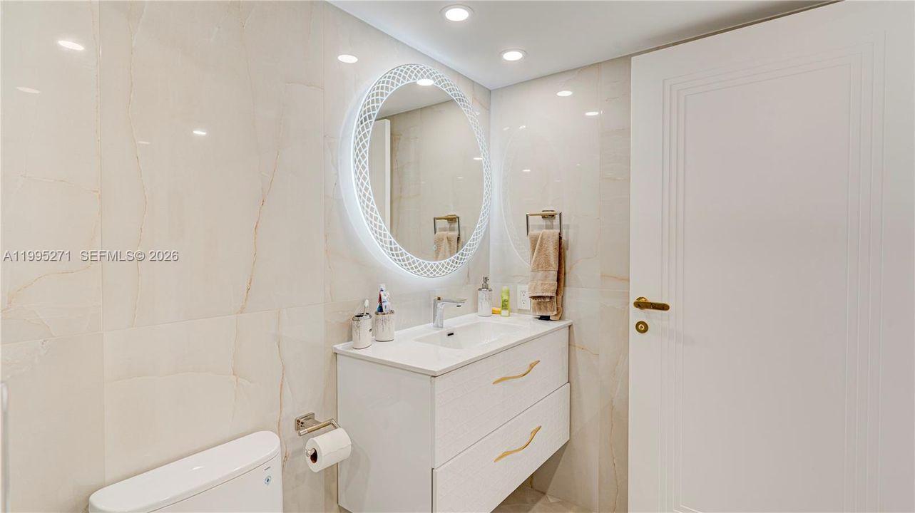 For Sale: $1,595,000 (3 beds, 2 baths, 1820 Square Feet)