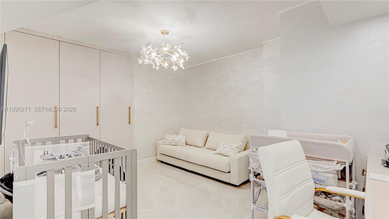 For Sale: $1,595,000 (3 beds, 2 baths, 1820 Square Feet)