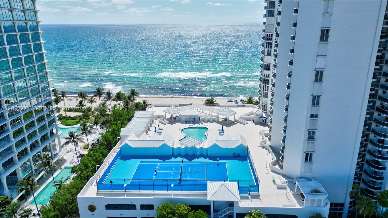 For Sale: $1,595,000 (3 beds, 2 baths, 1820 Square Feet)