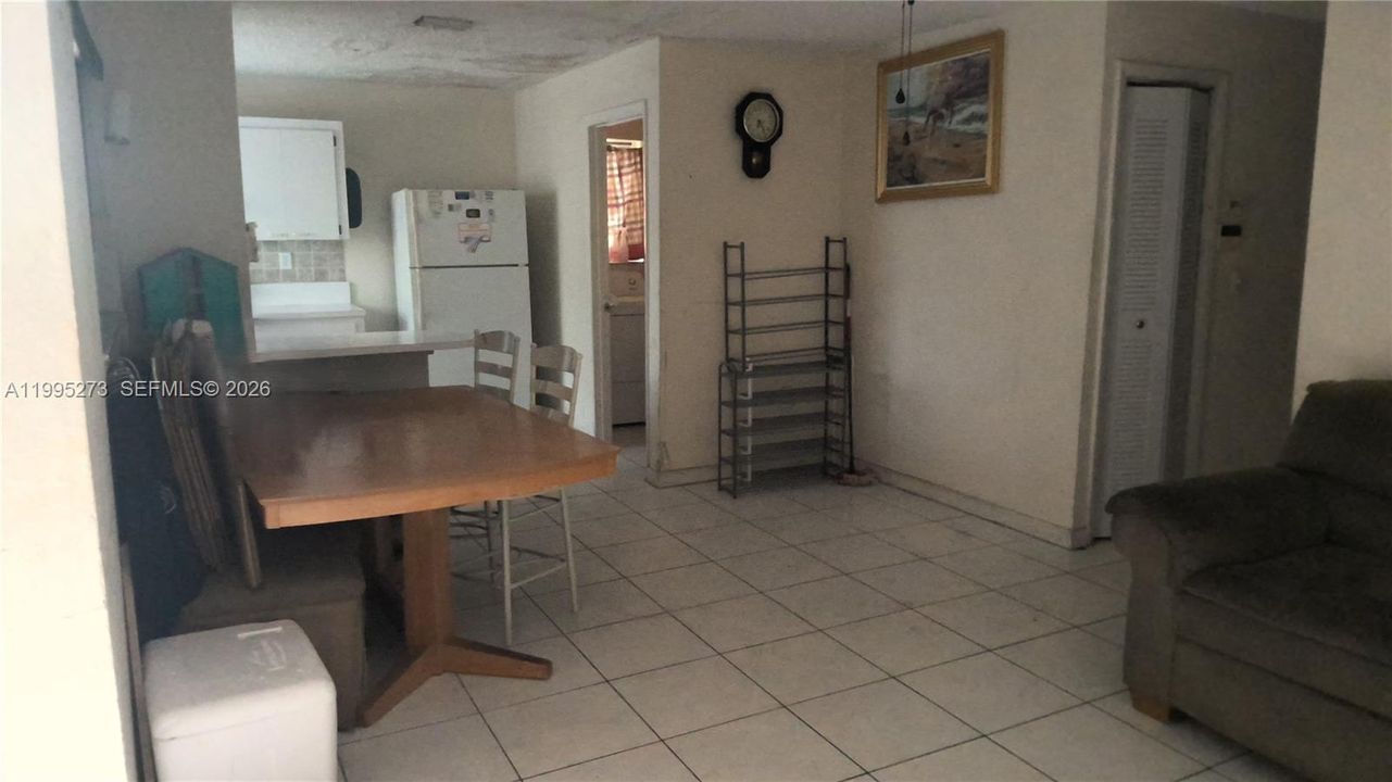 На продажу: $399,900 (4 спален, 2 ванн, 1250 Квадратных фут)