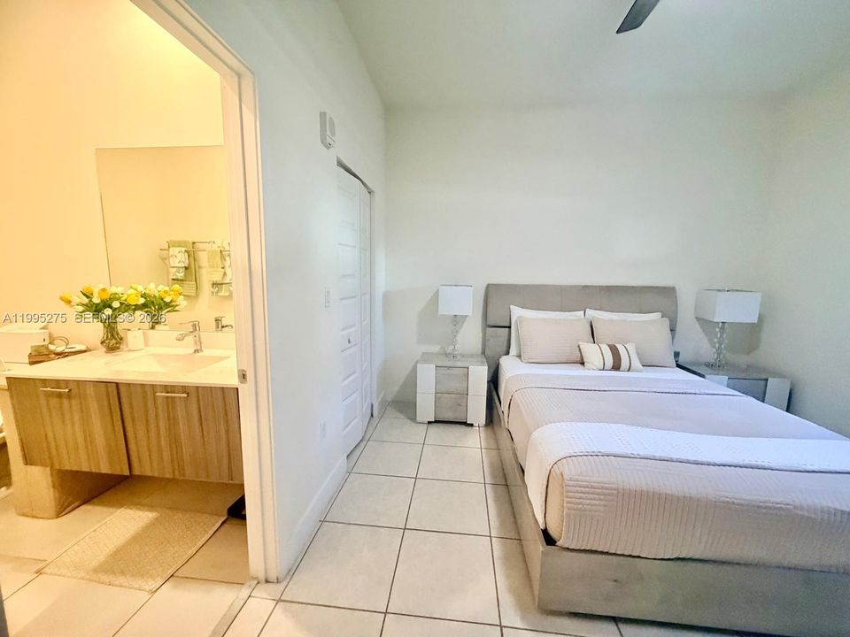 For Sale: $455,000 (2 beds, 2 baths, 1135 Square Feet)