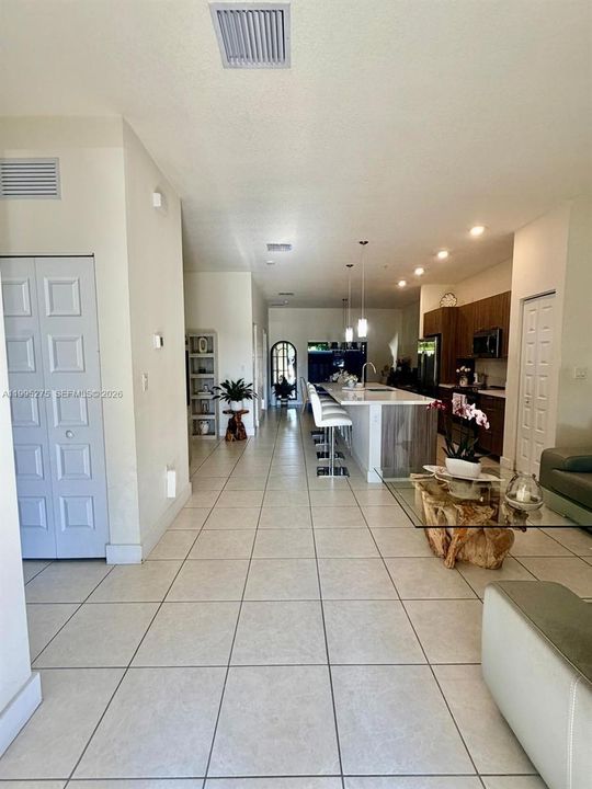 For Sale: $455,000 (2 beds, 2 baths, 1135 Square Feet)