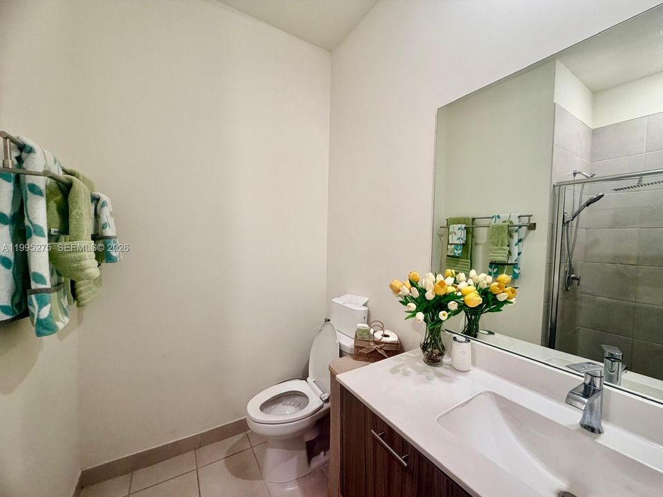 For Sale: $455,000 (2 beds, 2 baths, 1135 Square Feet)