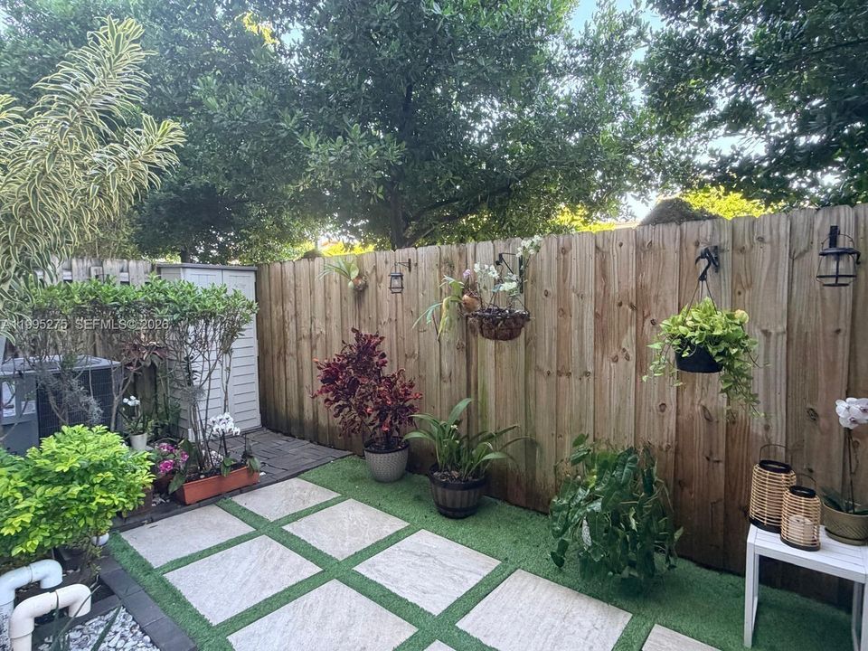 For Sale: $455,000 (2 beds, 2 baths, 1135 Square Feet)