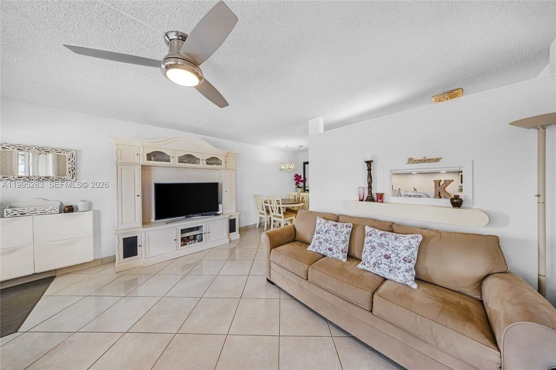 待售: $109,000 (1 贝兹, 1 浴室, 625 平方英尺)