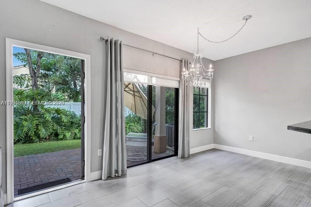 Activo con contrato: $475,000 (3 camas, 2 baños, 1935 Pies cuadrados)