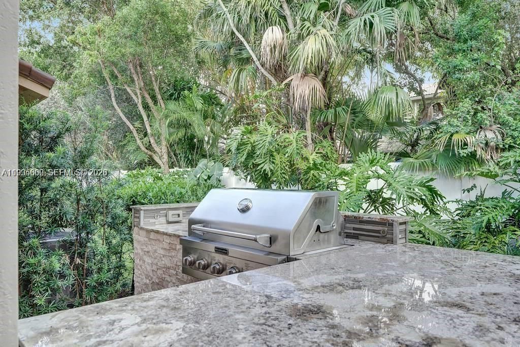 Activo con contrato: $475,000 (3 camas, 2 baños, 1935 Pies cuadrados)
