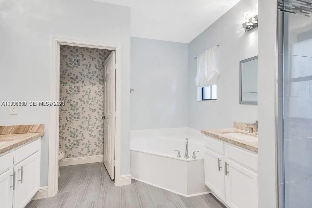 Activo con contrato: $475,000 (3 camas, 2 baños, 1935 Pies cuadrados)