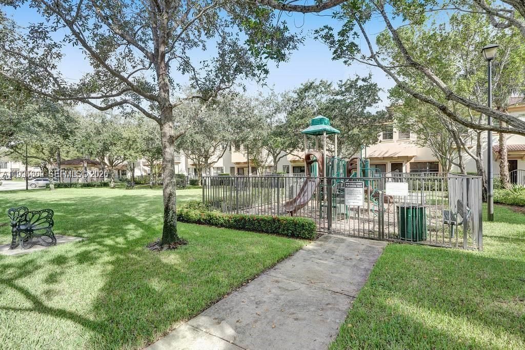 Activo con contrato: $475,000 (3 camas, 2 baños, 1935 Pies cuadrados)