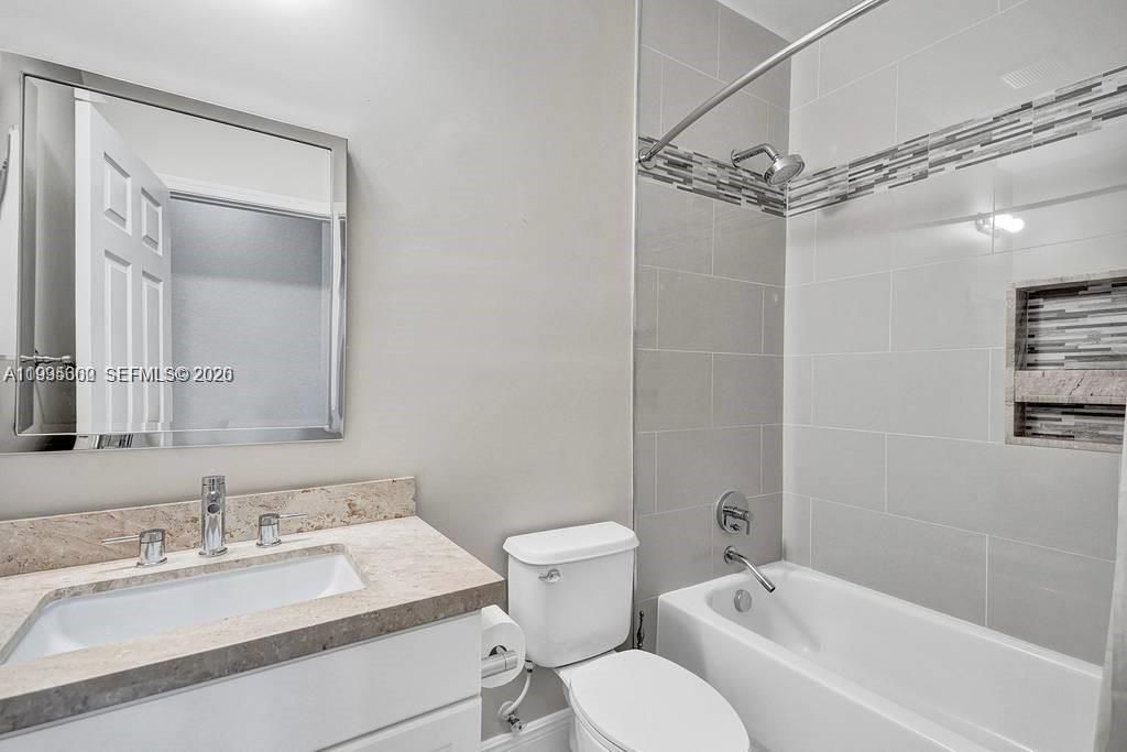 Activo con contrato: $475,000 (3 camas, 2 baños, 1935 Pies cuadrados)