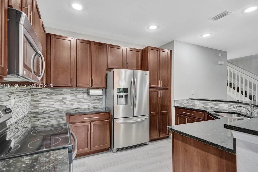Activo con contrato: $475,000 (3 camas, 2 baños, 1935 Pies cuadrados)