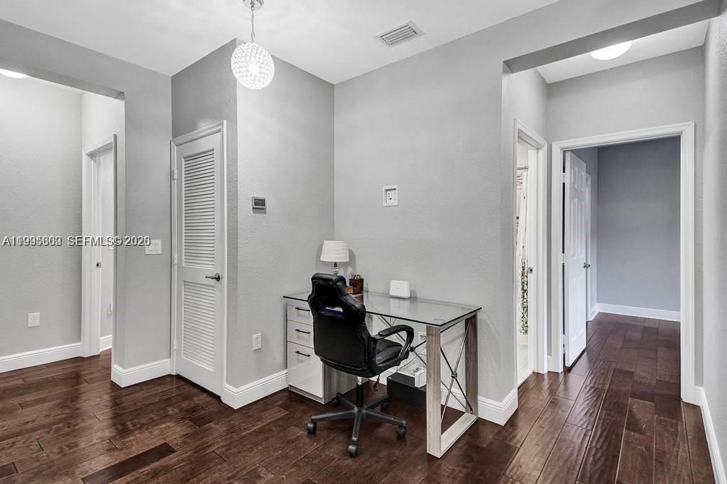 Activo con contrato: $475,000 (3 camas, 2 baños, 1935 Pies cuadrados)