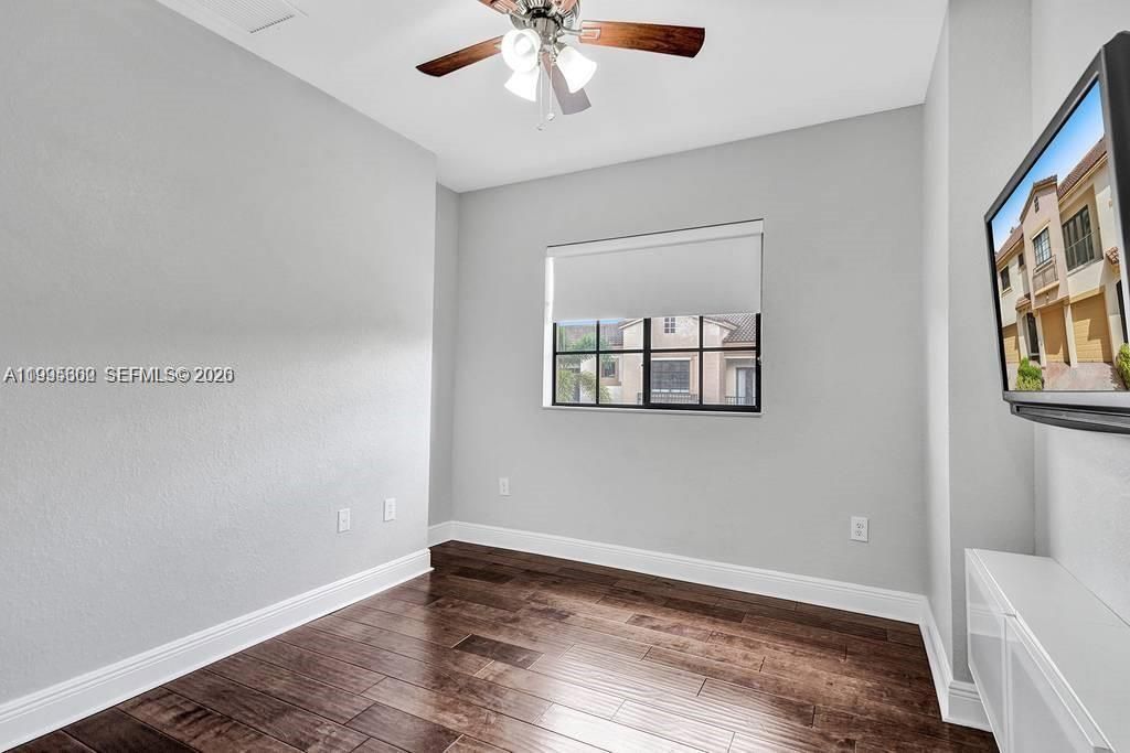 Activo con contrato: $475,000 (3 camas, 2 baños, 1935 Pies cuadrados)