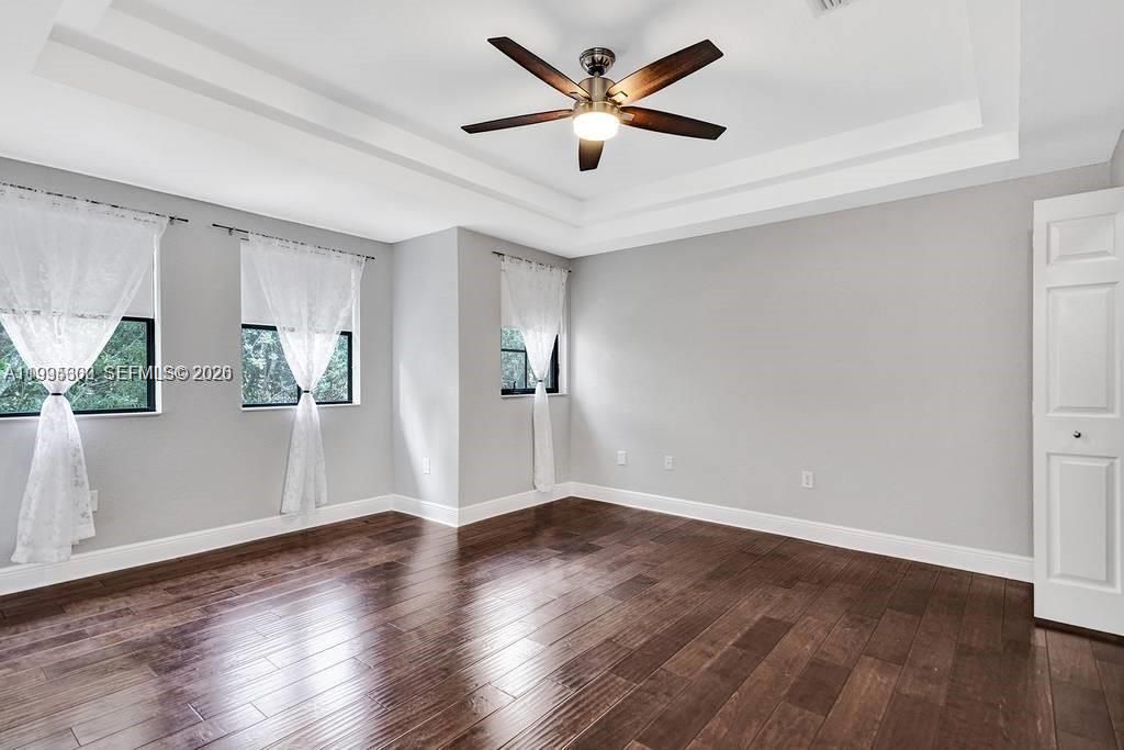 Activo con contrato: $475,000 (3 camas, 2 baños, 1935 Pies cuadrados)