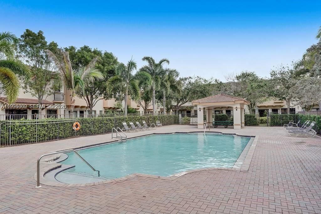 Activo con contrato: $475,000 (3 camas, 2 baños, 1935 Pies cuadrados)