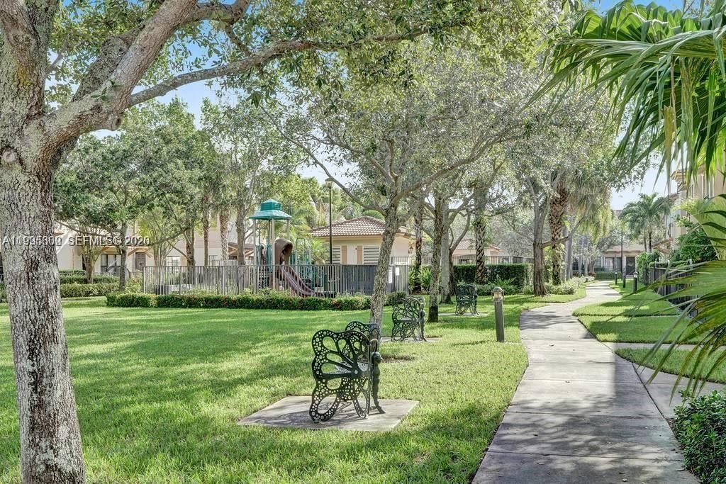 Activo con contrato: $475,000 (3 camas, 2 baños, 1935 Pies cuadrados)